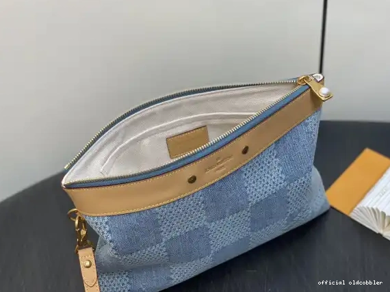 Official oldcobbler LOUIS POCHETTE TO-GO-30*21.5*2cm VUITTON 0611